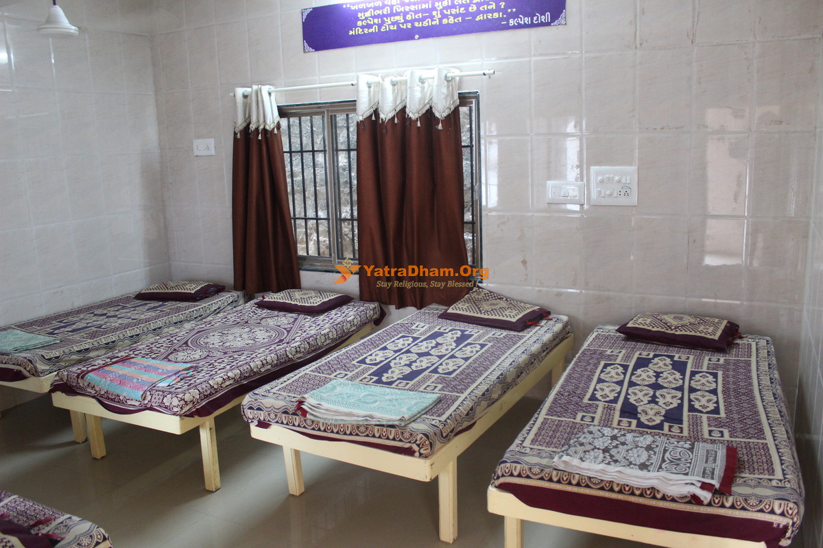Kutchi Samaj Bhavan Dwarka 7 Bad Room