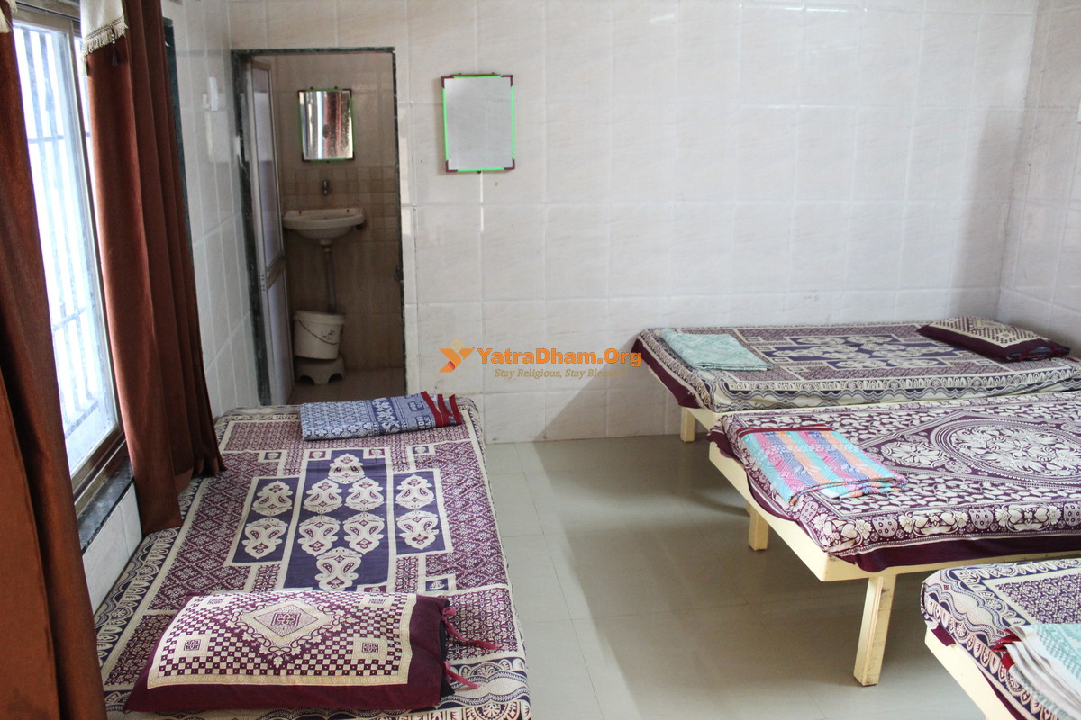 Kutchi Samaj Bhavan Dwarka 7 Bad Room