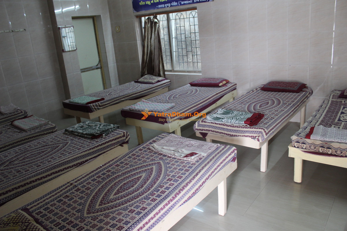 Kutchi Samaj Bhavan Dwarka 7 Bad Room