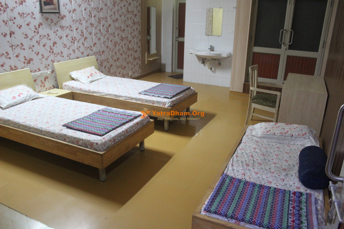 108 Parshwanath Bhaktivihar Jain Dharamshala - Shankheshwar Room  