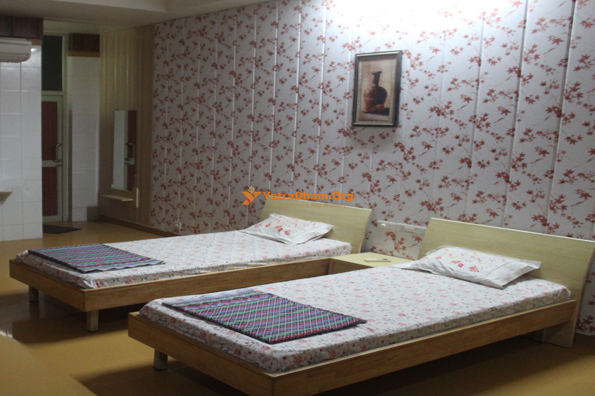 108 Parshwanath Bhaktivihar Jain Dharamshala - Shankheshwar Room  