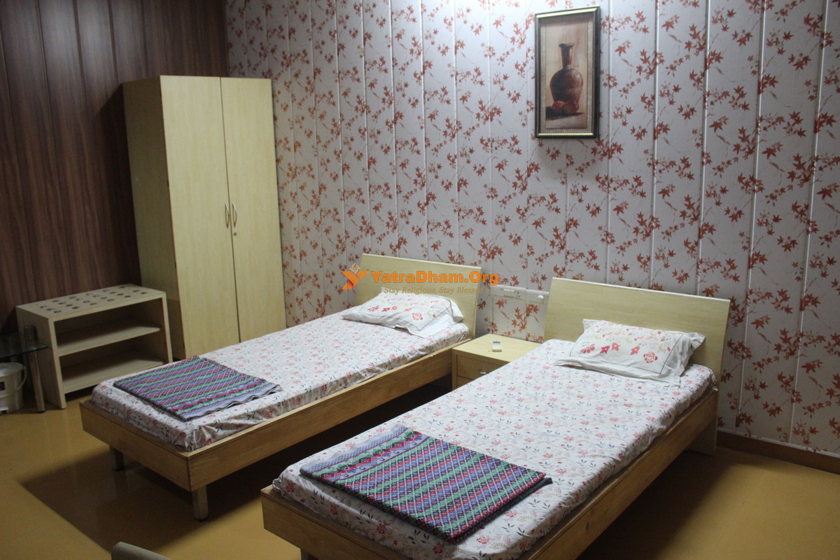 108 Parshwanath Bhaktivihar Jain Dharamshala - Shankheshwar Room  