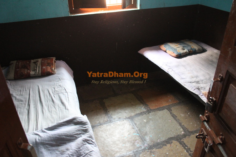 Omkareshwar Shri Sakal  Panchayati Tirol Kunbi Patel Samaj Dharamshala Room View 