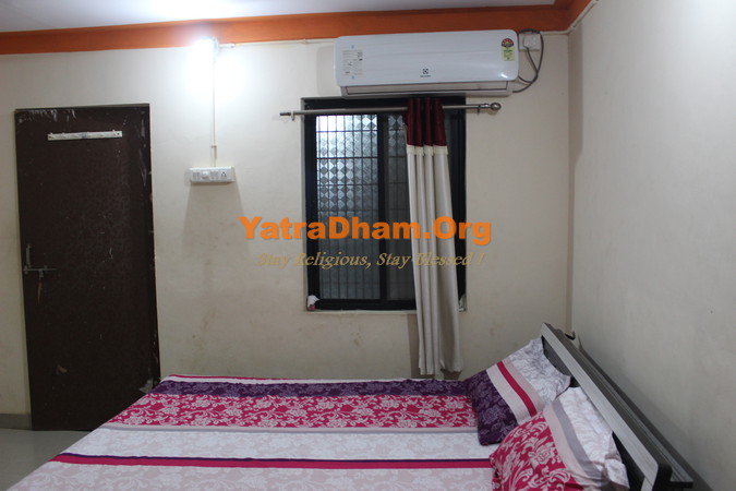 Bharat Bhavan Ashram Dakor Room
