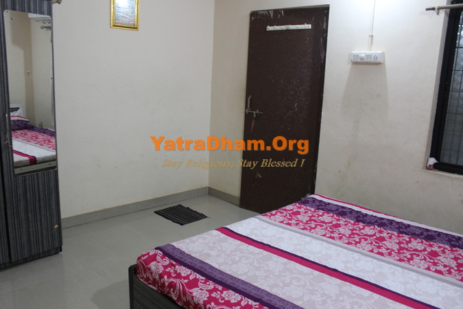 Bharat Bhavan Ashram Dakor Room
