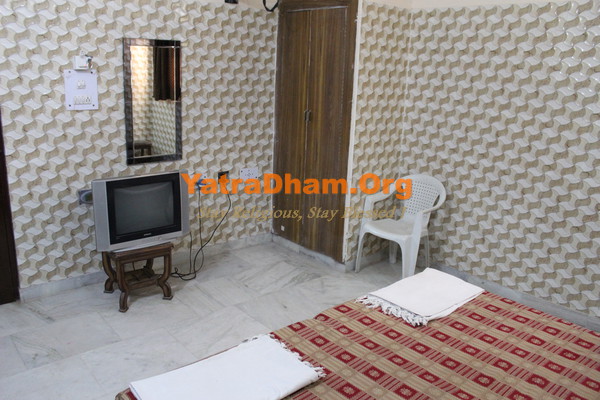 Govind Priya Ashram Dharamshala Vrindavan 2 Bed non-AC Room