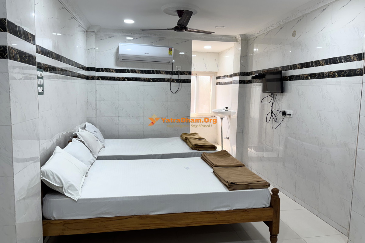 Siri Hotel Srisailam (Sundipenta) 4 Bed Room