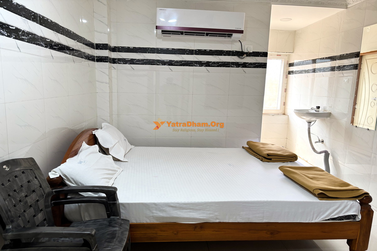 Siri Hotel Srisailam (Sundipenta) 2 Bed Room