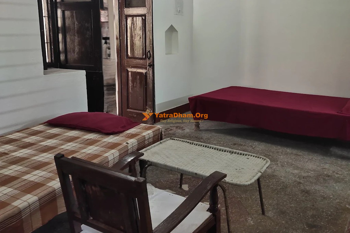 Bhajan Ashram Rishikesh Room