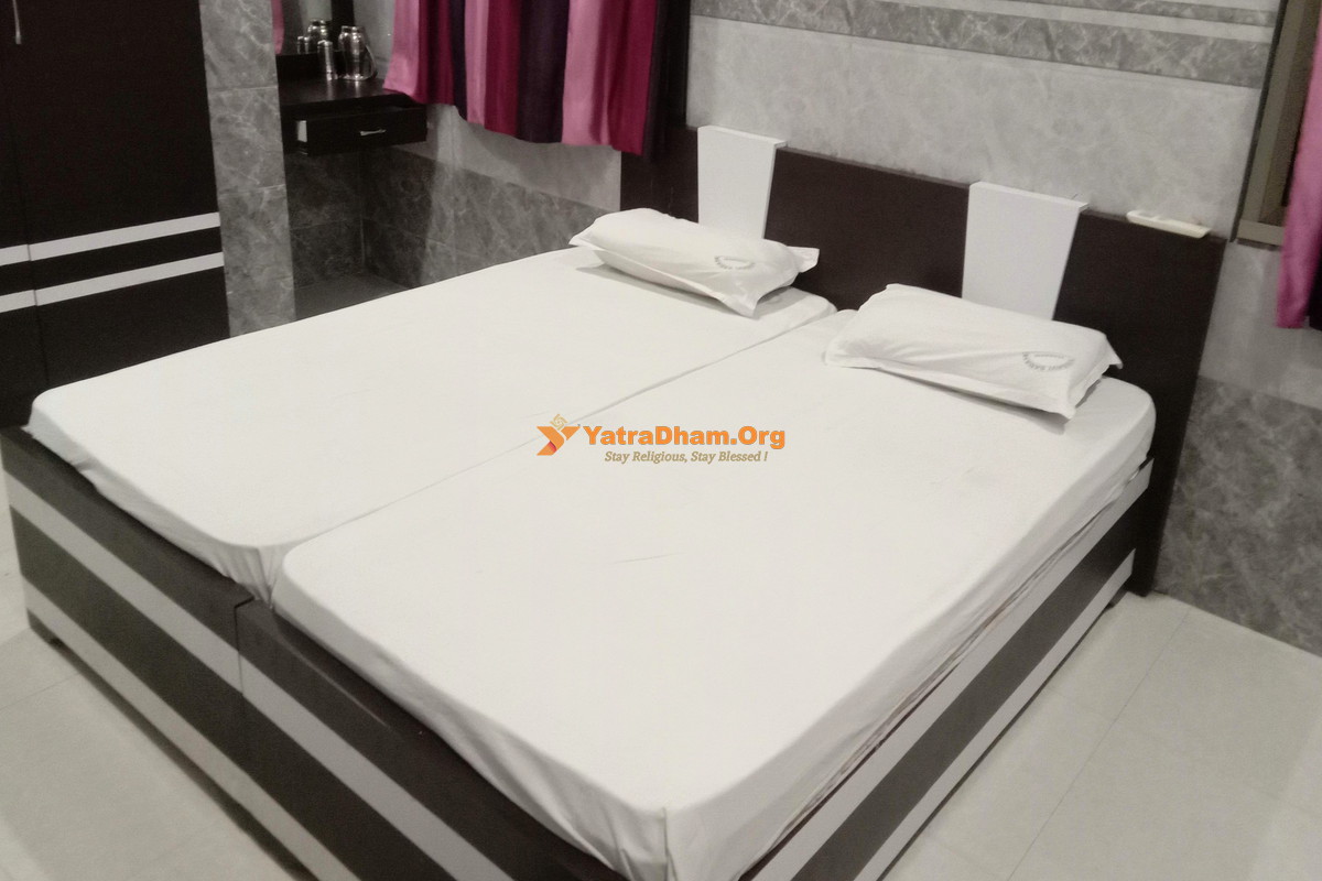 Vasavi Sadan - Varanasi Room Photos