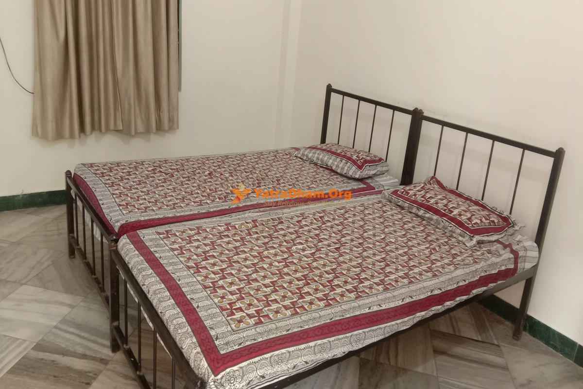 Shri Krishna Dharamshala Varanasi 2 Bed Room