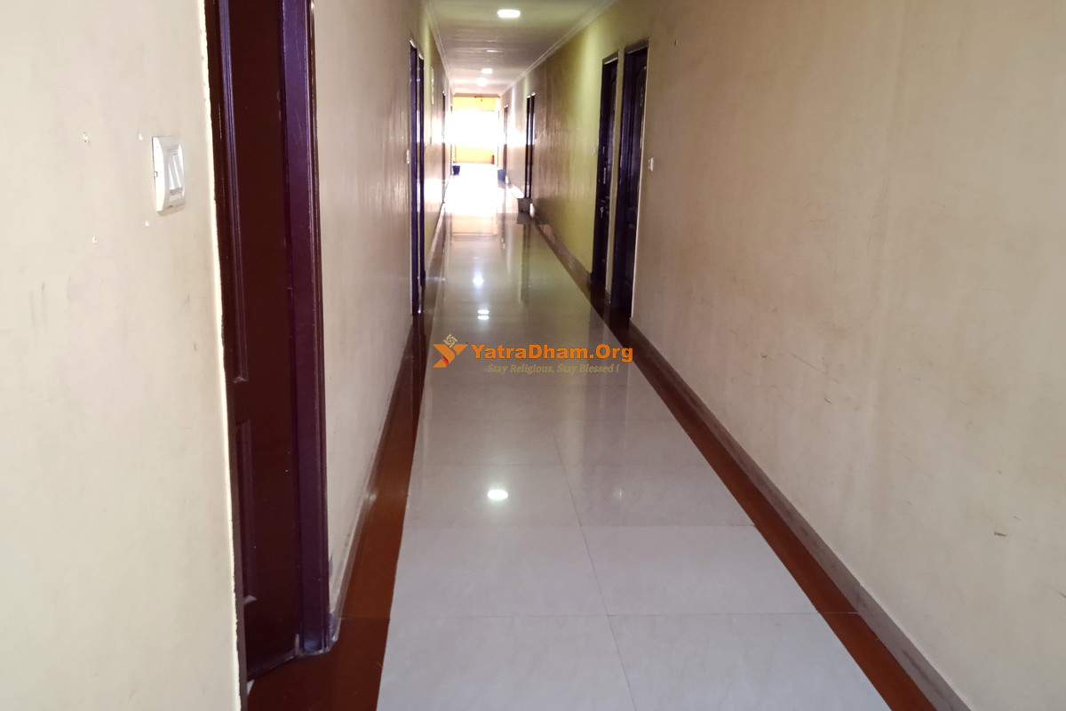 Shri Kanchi Kamakoti Peetam Yatri Niwas Kanchipuram Lobby