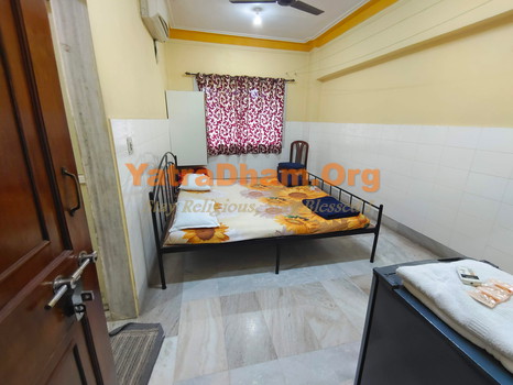 Mumbai Sanyas Ashram Room