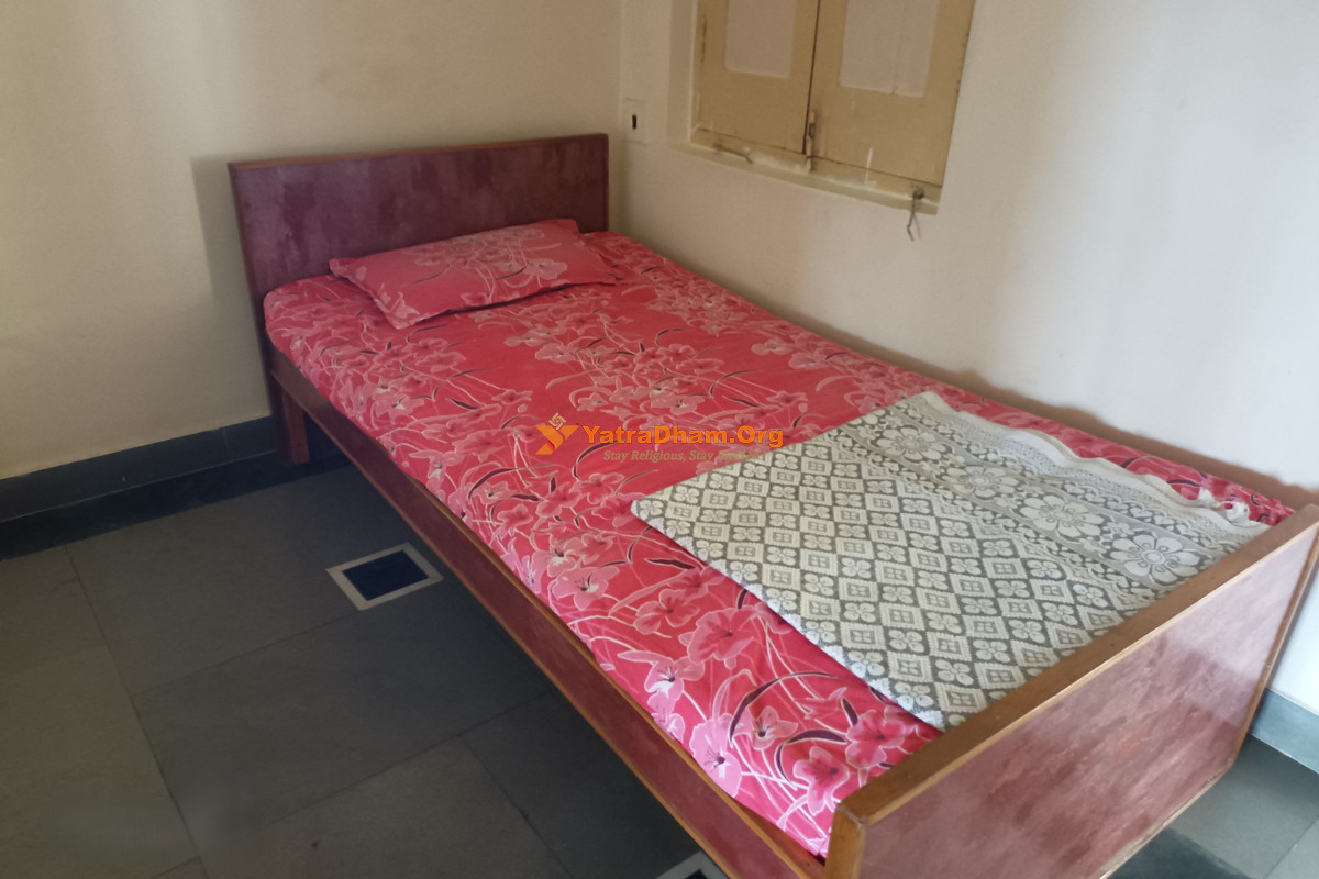 Shri Hirashanta Jain Yatrik Gruh Palitana Room View