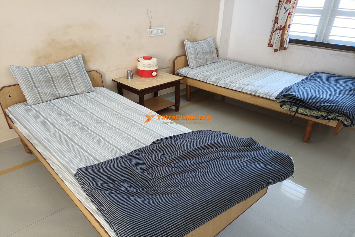 Chunilal Nagardas Adani Yatrik Bhavan Dharmshala Palitana Room View