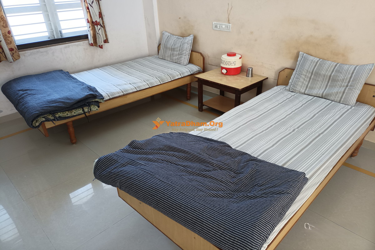 Chunilal Nagardas Adani Yatrik Bhavan Dharmshala Palitana Room View