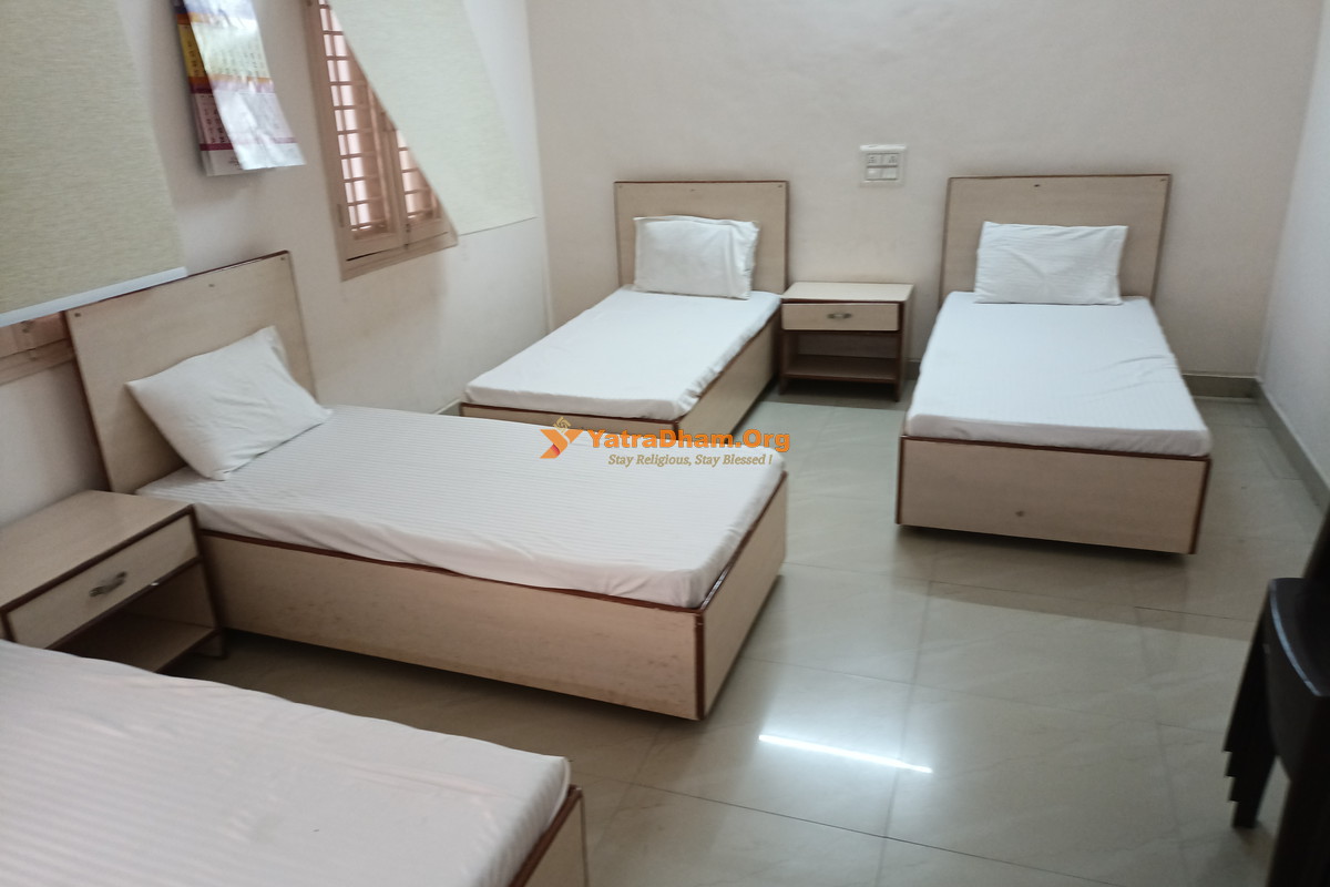 Punjabi Jain Yatrik Bhavan Palitana Room View