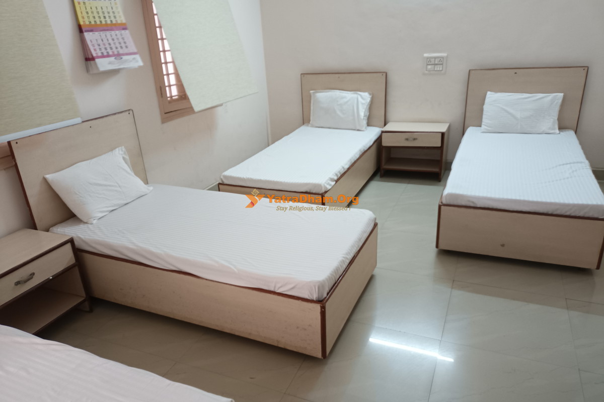 Punjabi Jain Yatrik Bhavan Palitana Room View