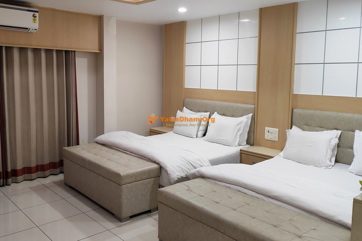 Tej Ram Dharam Paul Haridwar 4 Bed AC Room