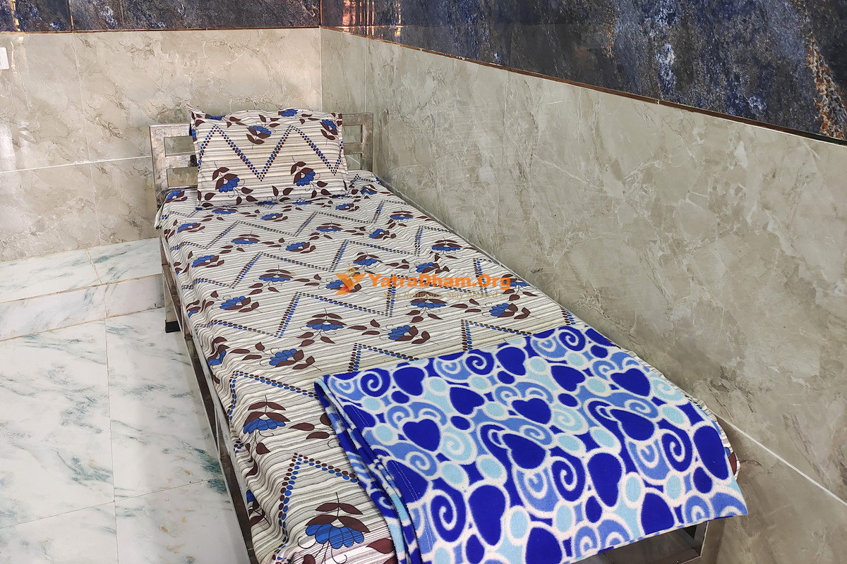 Saptashrungi Hotel Shiv Gorakh Singel  Bed Room 