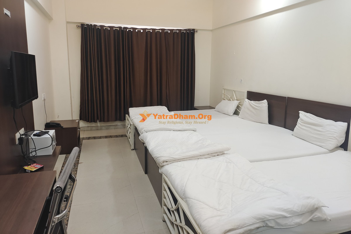 Saptashrungi Hotel Rama 4 Bed Room View