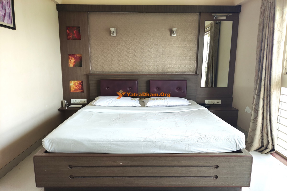 Hotel Aryaa Regency Ozar (Pune) 2 Bed Room