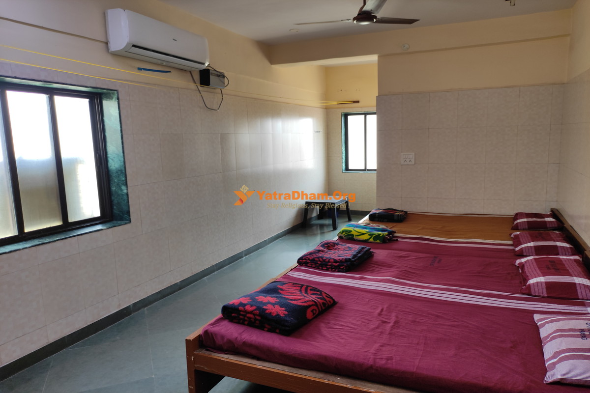 Allahabad Shri Kashi Math Samsthan 4 Bed AC Room View