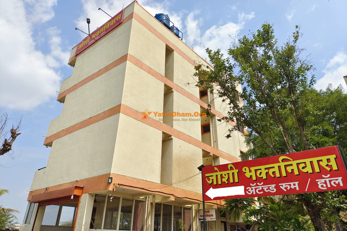 Joshi Bhakta Niwas Jejuri Building