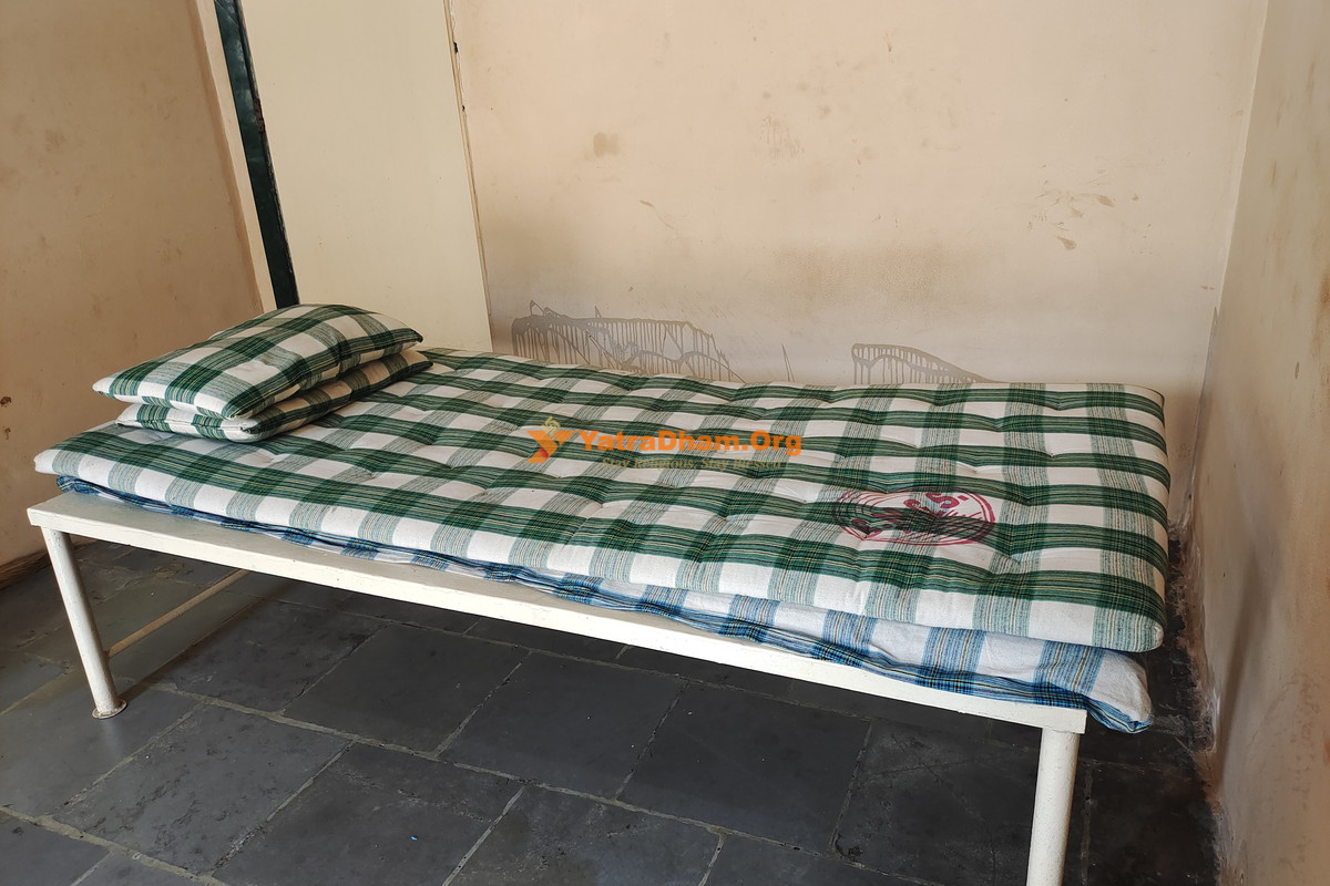 Seth Morarji Gokul Das Dharamshala Pune Room
