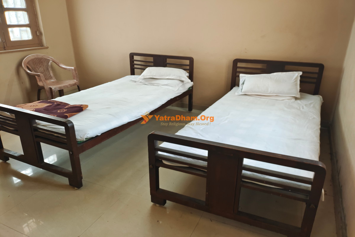 Seth Morarji Gokul Das Dharamshala Pune Room