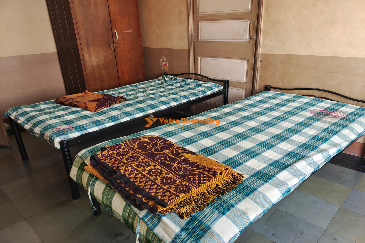 Seth Morarji Gokul Das Dharamshala Pune Room