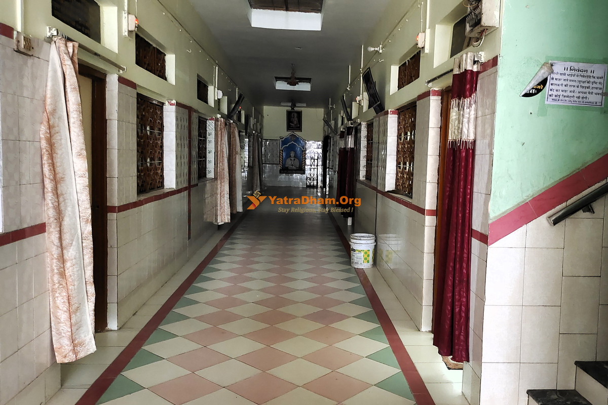 Shikharji Shri Digambar Lavenchoo Maitriy Bhavan Lobby View