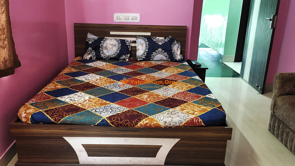 Deoghar New Yatrik Hotel 4 Bed Room View