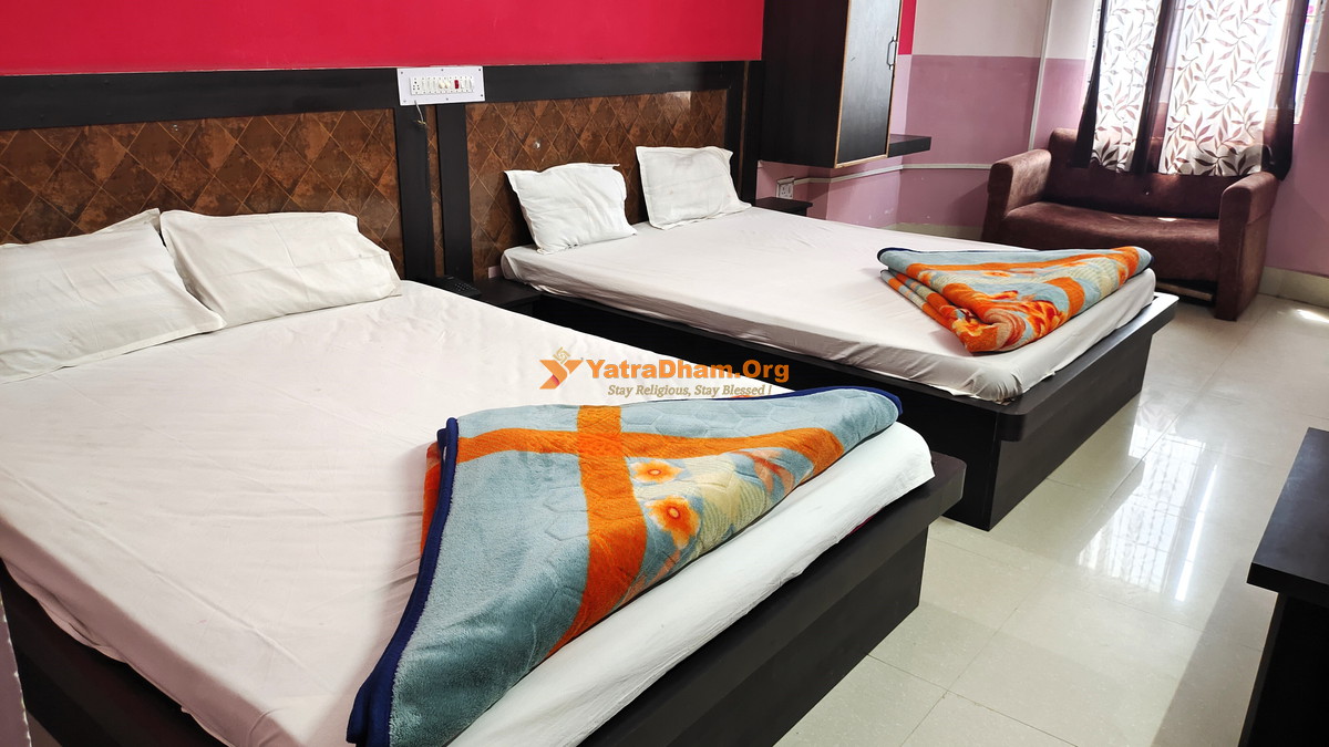 Deoghar New Yatrik Hotel 4 Bed Room View