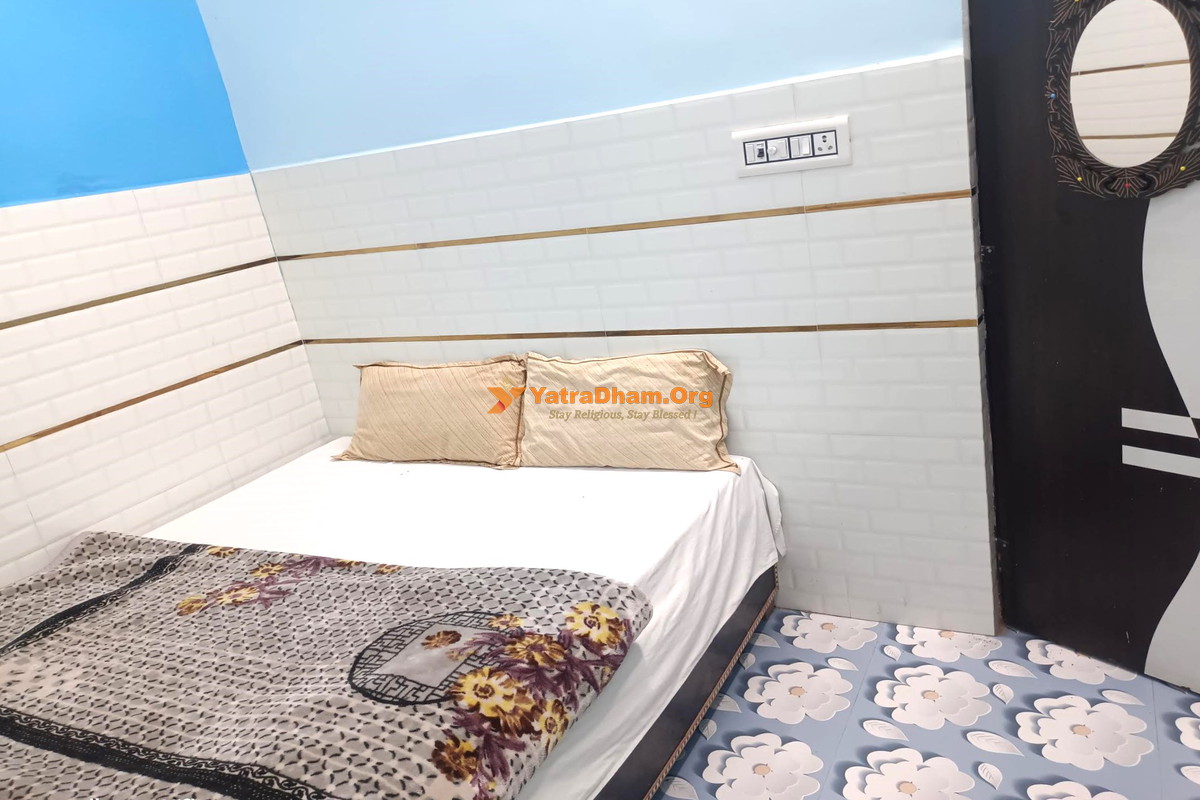 Shri Kailash Kunj Homestay Ayodhya Room