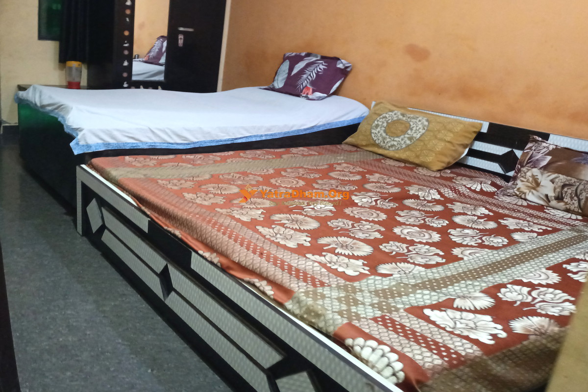 Shri Gaur Kripa Dham Vrindavan 3 Bed Room