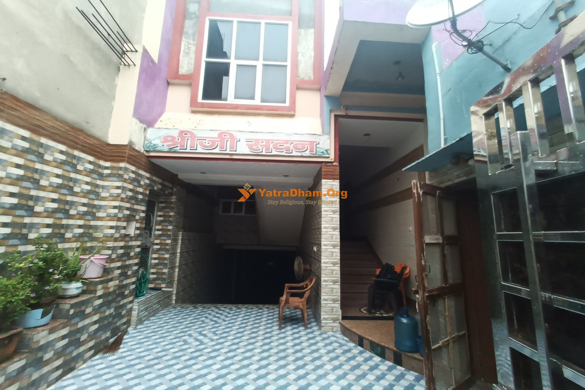 Shreeji Sadan Govardhan Building