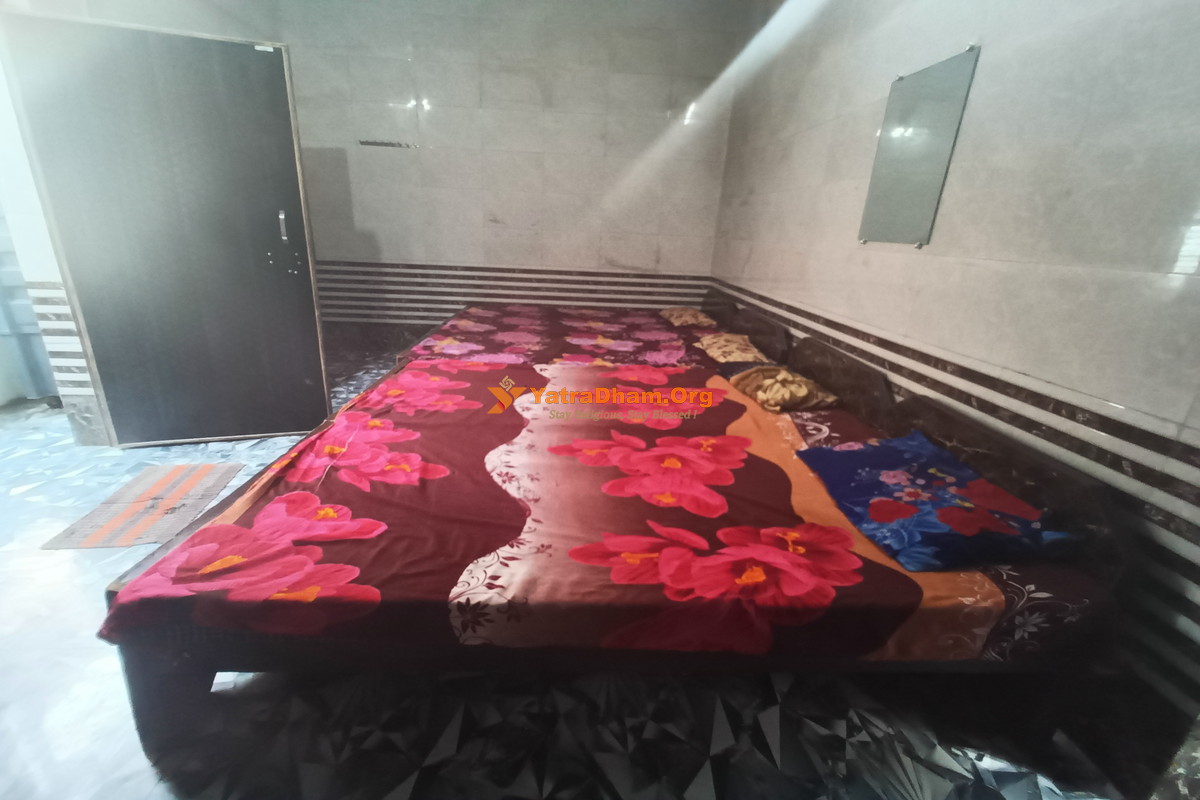 Shri Radheshyam Yatri Niwas Vrindavan 4 Bed Room