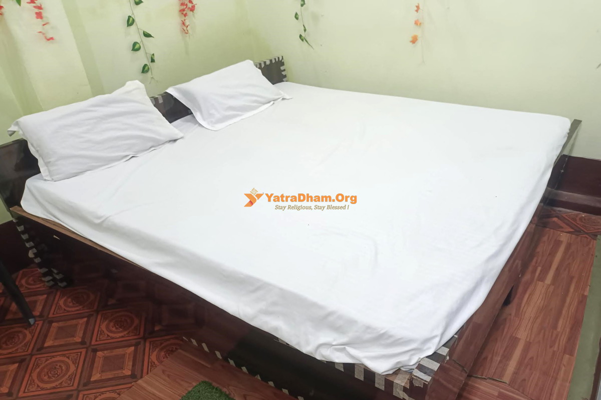 Maa Yatri Niwas Homestay Ayodhya 2 Bed Room
