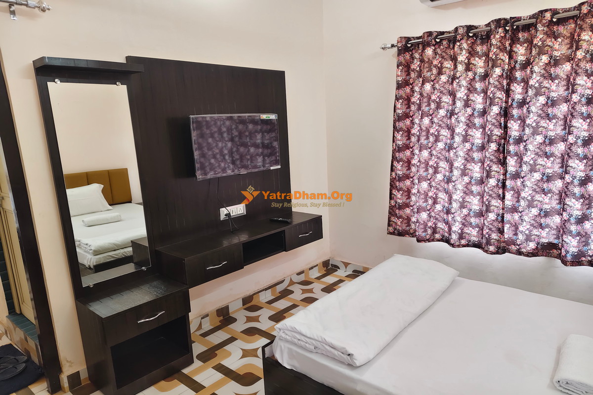 Suryavansham Apartments Ayodhya Room