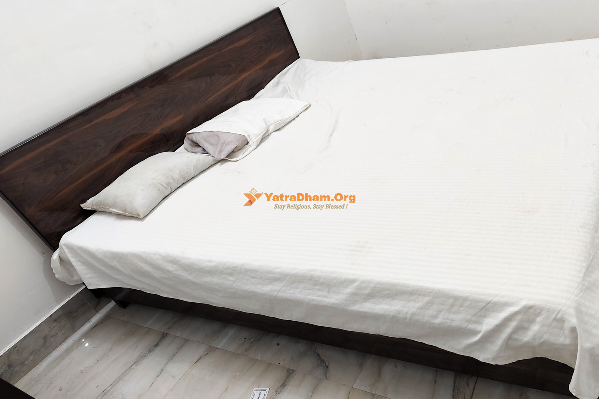 Yash Homestay Ayodhya 2 Bed Room