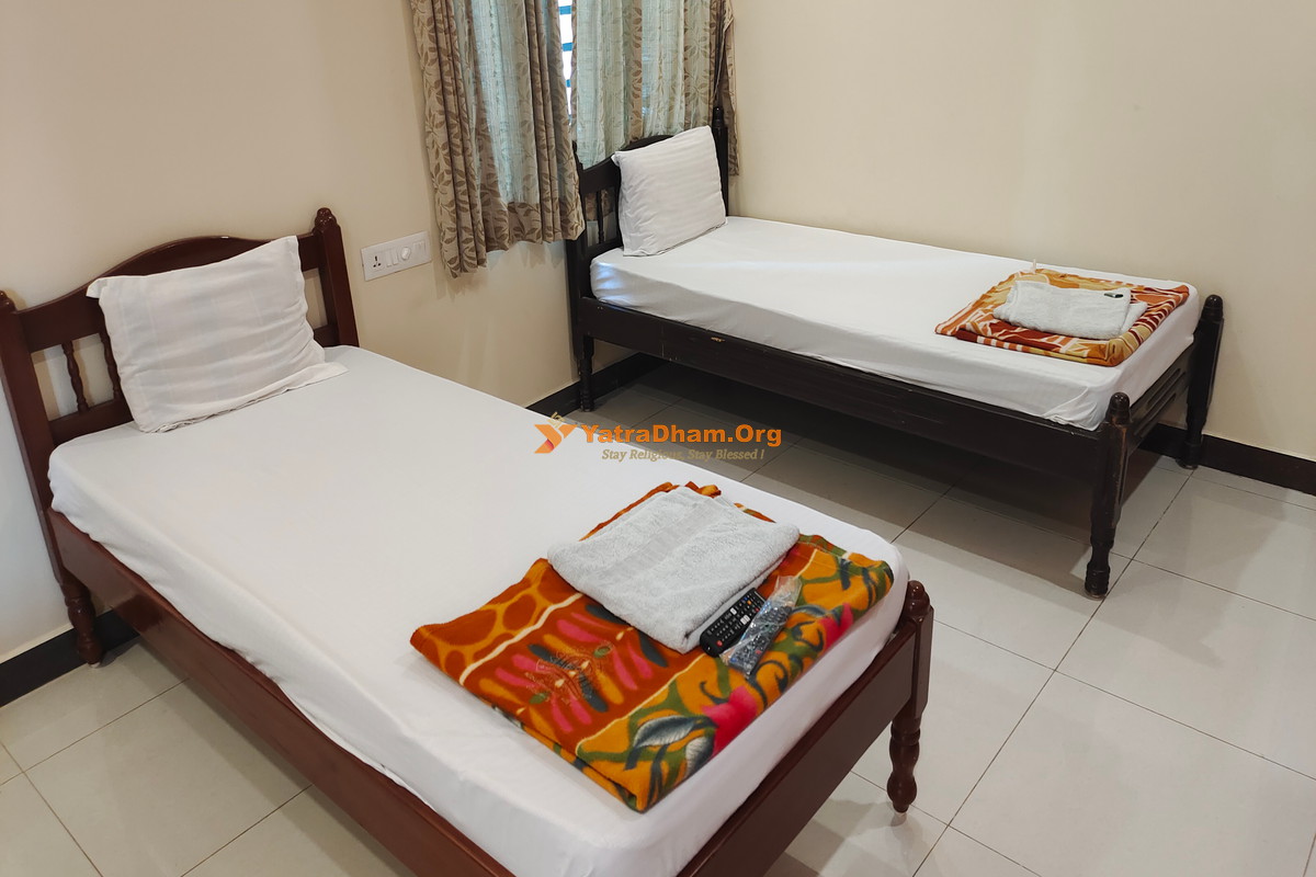 Nilkanth Bhuvan Swaminarayan Mandir Trust (Nar Narayan Sanstha) Kutch Bhuj 2 Bed Room