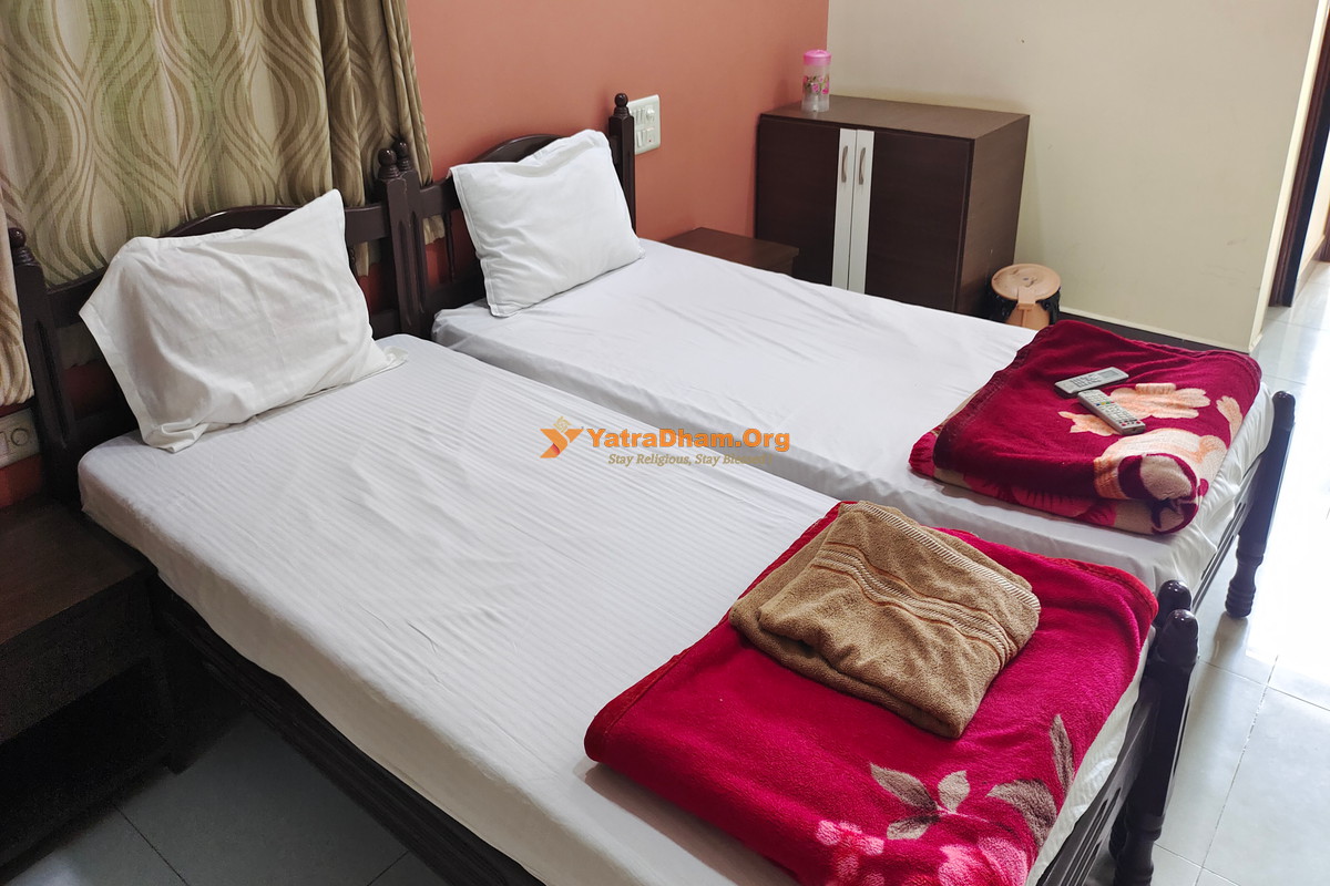 Nilkanth Bhuvan Swaminarayan Mandir Trust (Nar Narayan Sanstha) Kutch Bhuj 2 Bed Room