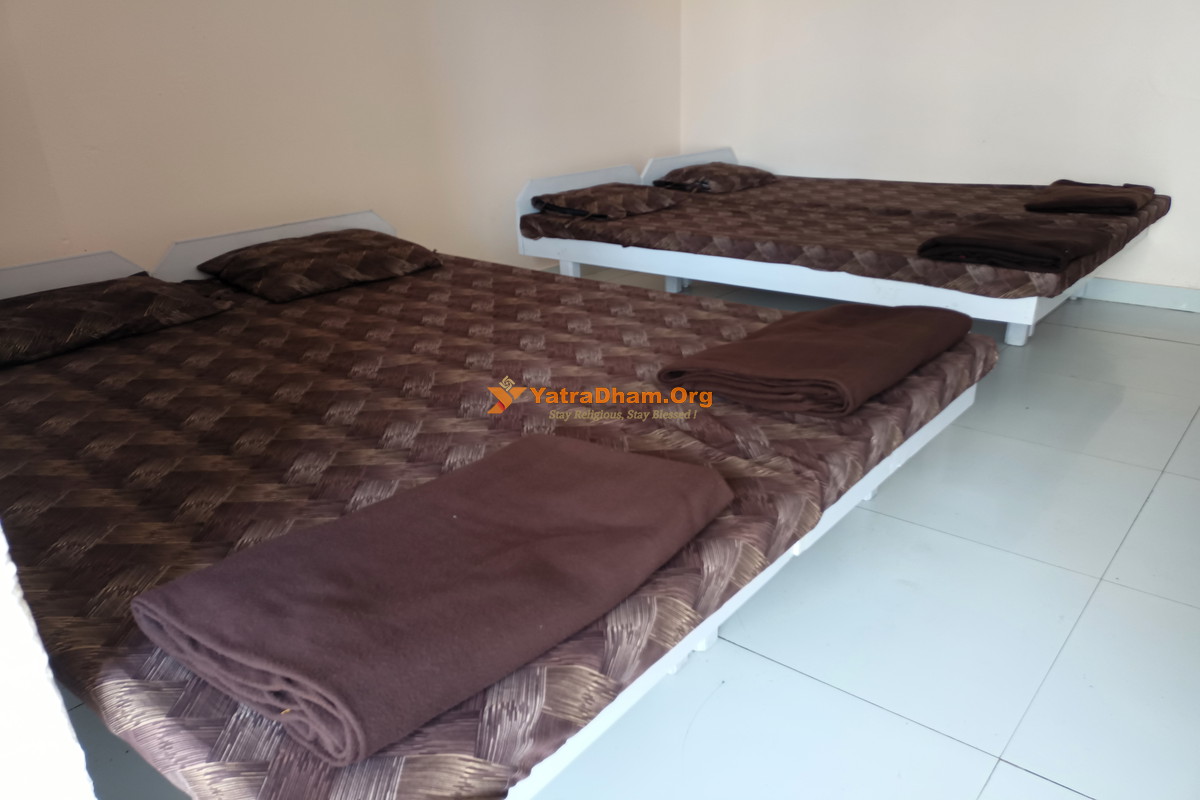 Devi Bhuvan Dharamshala Dwarka (Near Dwarkadhish Temple) 4 Bed Room