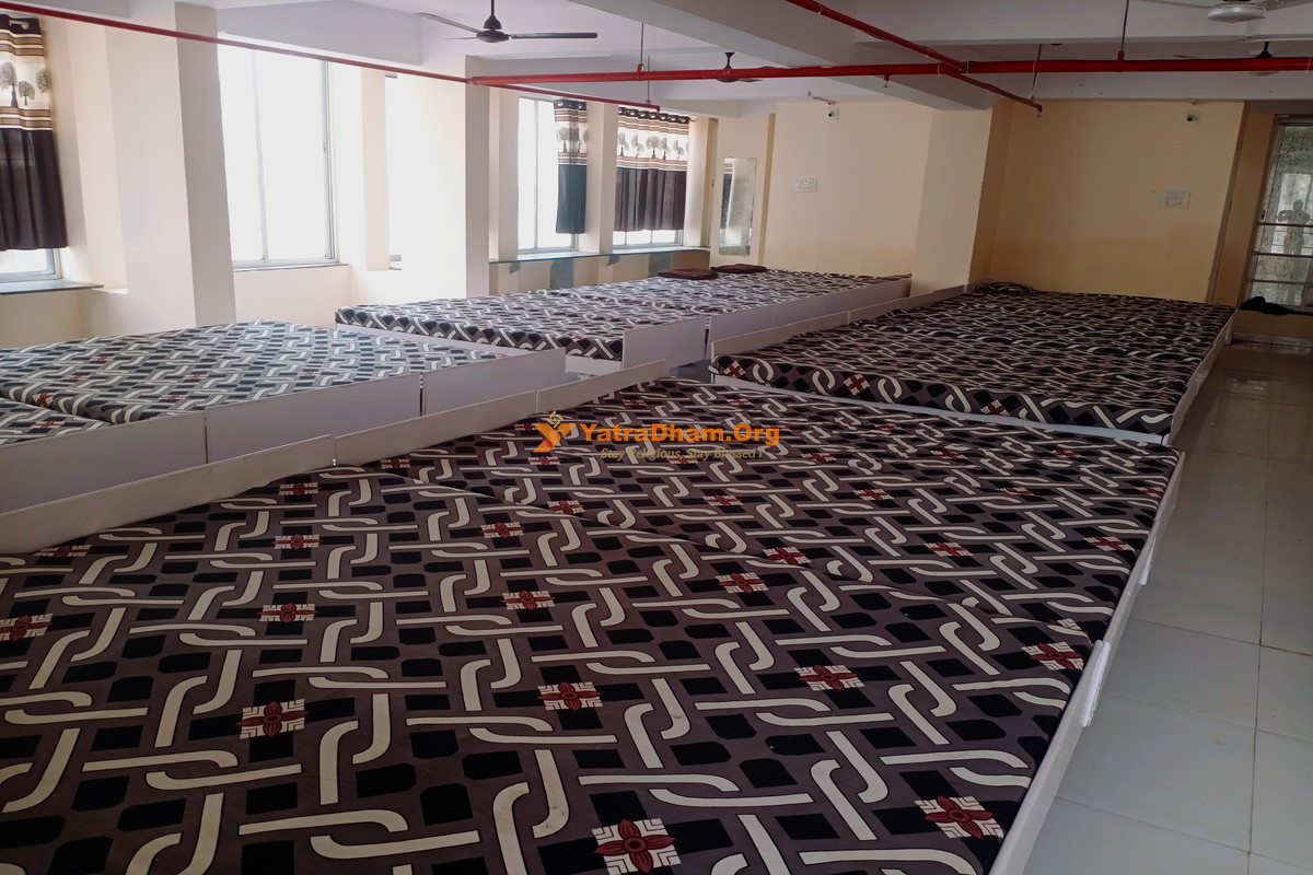 Devi Bhuvan Dharamshala Dwarka (Near Dwarkadhish Temple) 6 Bed Room