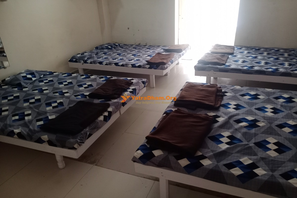 Devi Bhuvan Dharamshala Dwarka (Near Dwarkadhish Temple) 8 Bed Room