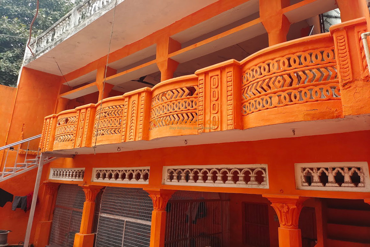 Jangamwadi Math - Prayagraj Building view