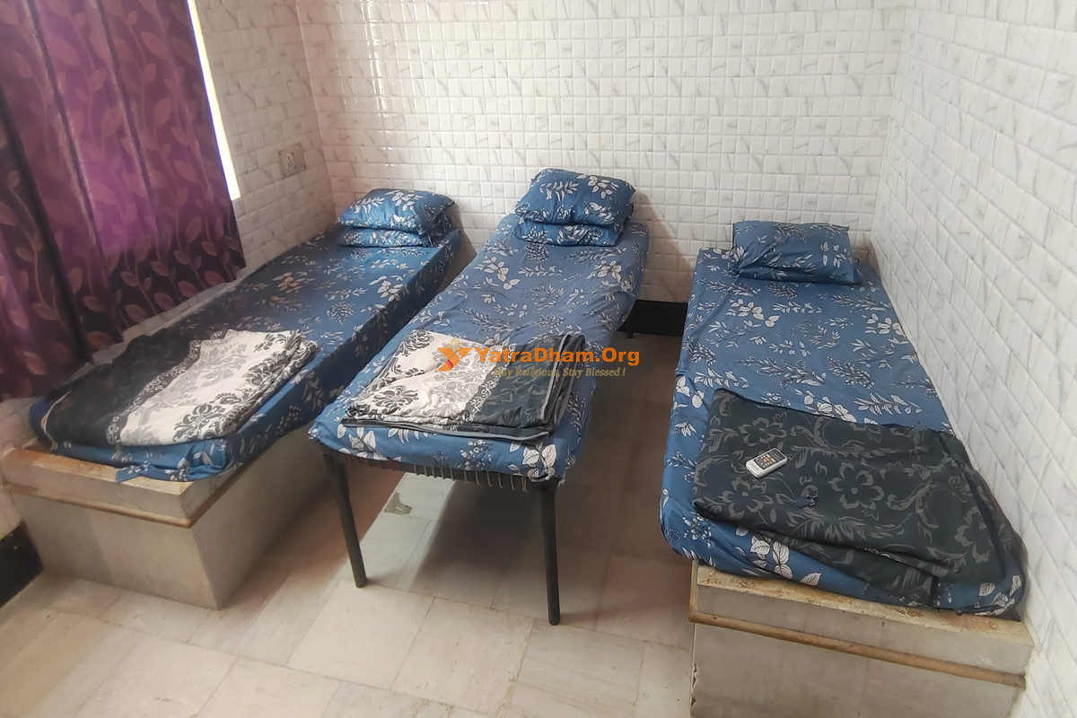Shree Swaminarayan Dharamshala Nathdwara 3 Bed Room