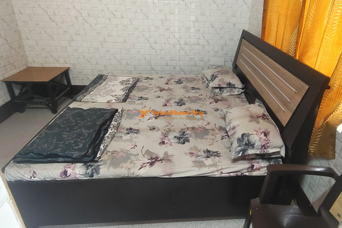 Shree Swaminarayan Dharamshala Nathdwara 2 Bed Room