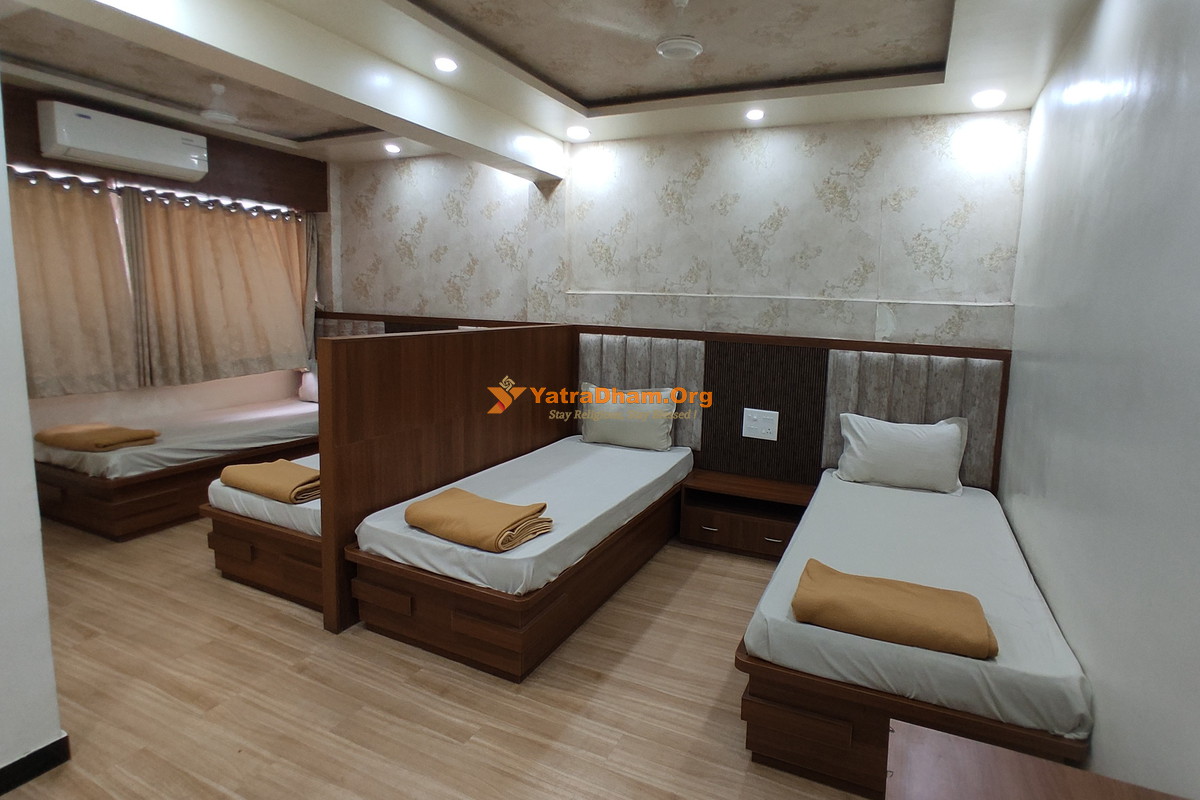 Shiv Prasad Bhakt Niwas Trimbakeshwar Room 